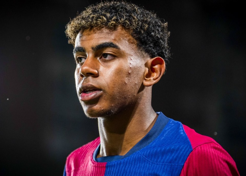 西甲国家德比冲突事件：赛场纷争与言论回溯