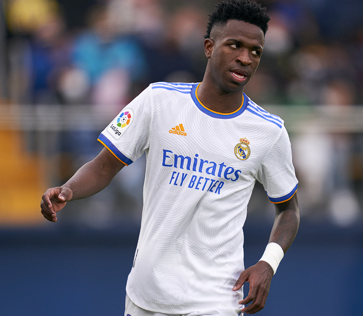 皇马薪资博弈：维尼修斯续约僵局与哈兰德替代方案探析