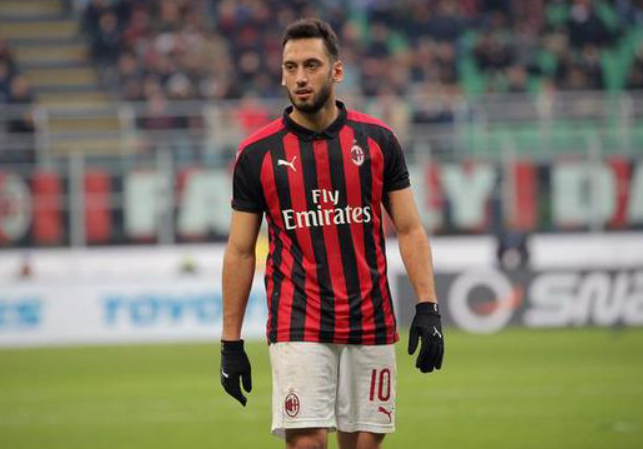 恰尔汗奥卢伤情更新：右大腿内收肌轻微损伤，复出时间待定